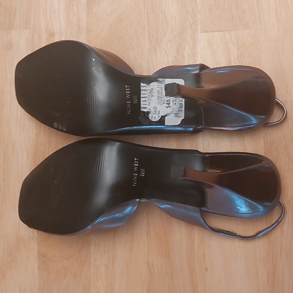 EUC. Nine West Size 8.5 High Heel Shoes - Picture 6 of 7